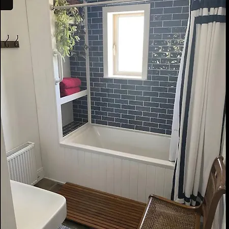 Harvest Moon Bed and breakfast 4*
